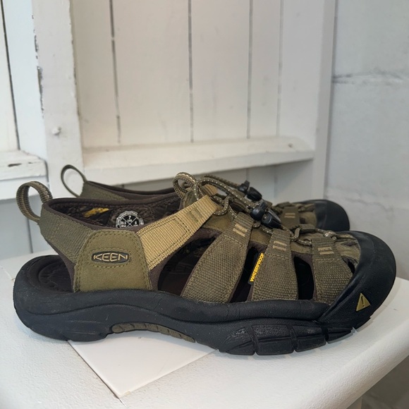 Keen Newport H2 Sandals - Army Green & Black -Size 7 Waterproof Hiking - Picture 8 of 13